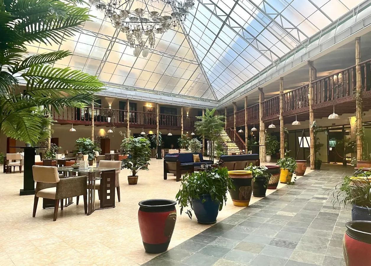 Mackinnon Suites location